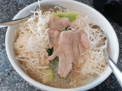 ราดหน้าหมี่ขาวกรอบ
