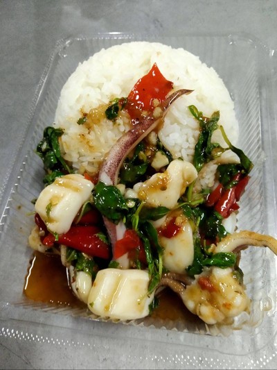 ข้าวผัดกะเพราหมึก