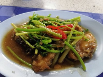 ปลากระพงผัดคึ่นช่าย