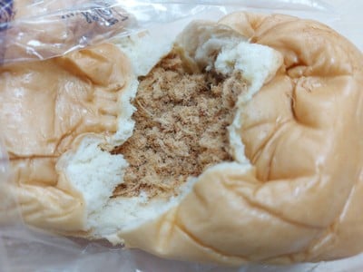 ขนมปังไส้หมูหยอง