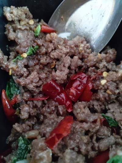 ข้าวกะเพราเนื้อบดโคขุน+ไข่เป็ดดาว