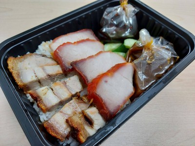 ข้าวหมูแดงหมูกรอบ