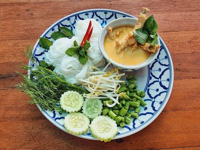 ขนมจีนน้ำยาไก่