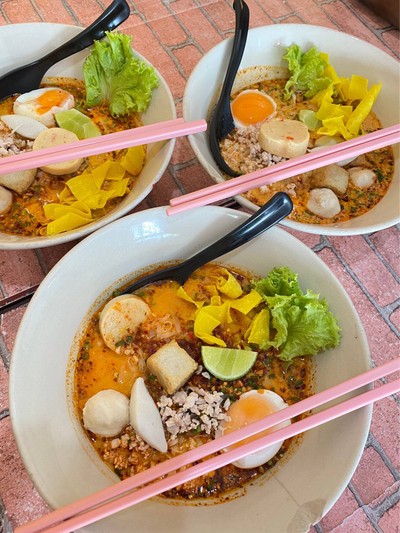 ก๋วยเตี่ยวต้มยำ ไข่โต