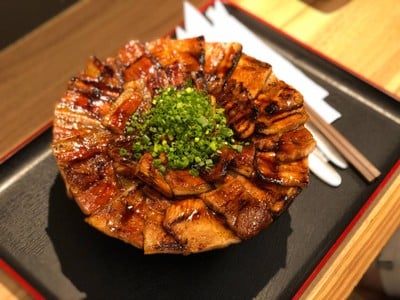 โอฮาชิ ข้าวหน้าหมูย่างถ่าน อารีย์
