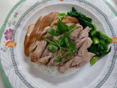 เมนูของร้าน ก๋วยเตี๋ยวเป็ดตุ๋นนายปิว หัวหิน