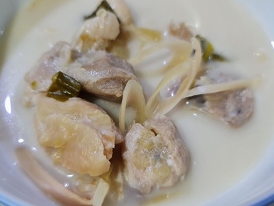 แกงข่าไก่