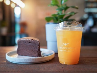 Junction Cafe & Coffee Roaster ราชบุรี