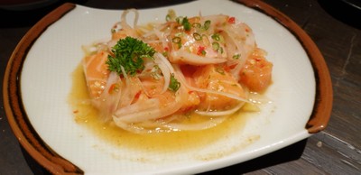 ยำแซลมอน