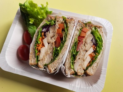 แซนวิซ อกไก่& ผักย่าง