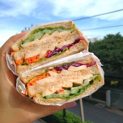 แซนวิชอกไก่เผ็ด