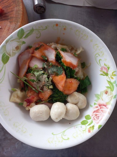 บะหมี่เกี๊ยวหมูแดง ลูกชิ้น ธรรมดา