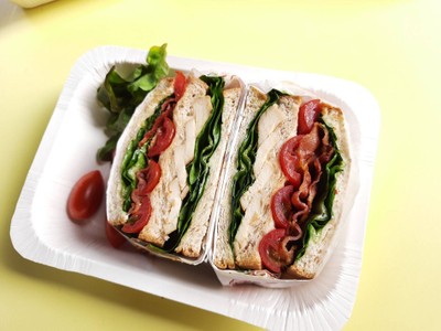 แซนวิช BLT อกไก่ / Chicken BLT Sandwich