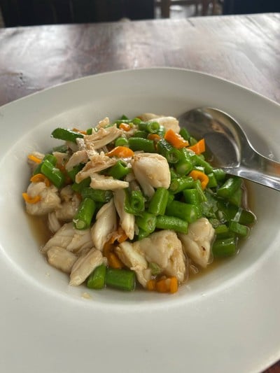 เนื้อปูผัดพริกเหลือง