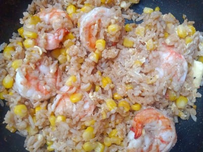 วิธีทำ ข้าวผัดกุ้งข้าวโพดชีส วิธีทำ ข้าวผัดกุ้งข้าวโพดชีส