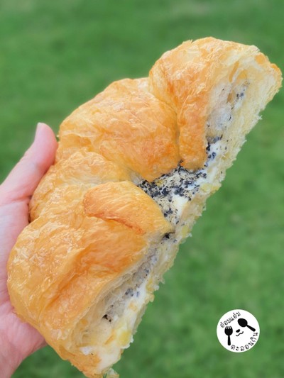 ครัวซองต์ทรัฟเฟิลชีส