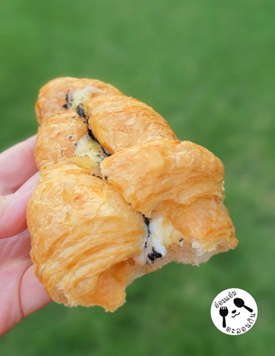 ครัวซองต์ทรัฟเฟิลชีส