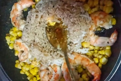 วิธีทำ ข้าวผัดกุ้งข้าวโพดชีส วิธีทำ ข้าวผัดกุ้งข้าวโพดชีส