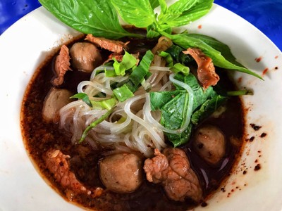 เส้นเล็กเนื้อ/น้ำตก
