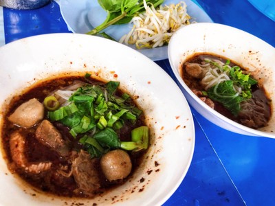 เส้นเล็กเนื้อ/น้ำตก