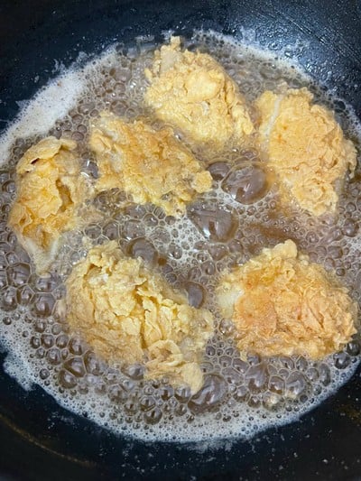วิธีทำ ไก่ทอดฮอตแอนด์สไปซี่ สไตล์ผู้พัน 🐸