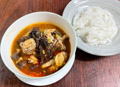 เมนูของร้าน ร้านขนมจีนแม่จันทร์แพร่งนรา