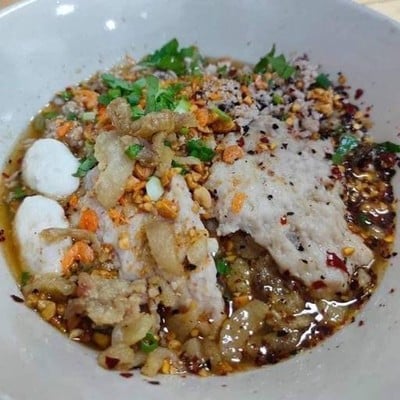 Lek Yai Ancient Tom Yum Noodles บรรทัดทอง