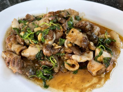 พุงปลาผัดกระเพรา