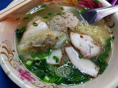 บะหมี่เกี๊ยวกุ้งน้ำหมูย่าง (พิเศษ)