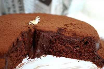 Molten chocolate cake