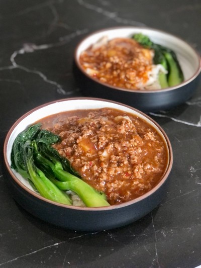 ราดหน้าเนื้อสับ/หมูสับนำ้พริกเผา
