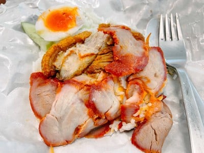 ธานี ข้าวหมูแดง - หมูกรอบ อารีย์