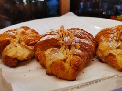 อัลมอนด์ ครัวซอง