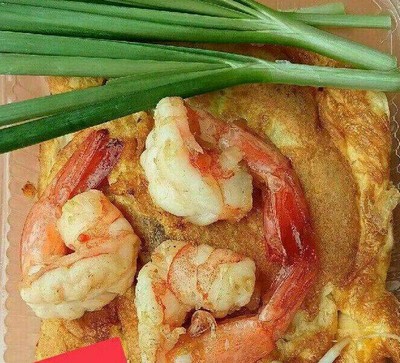 ผัดไทยกุ้งสดห่อไข่