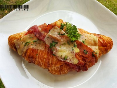 Mashed Potato Bacon Truffle Croissant