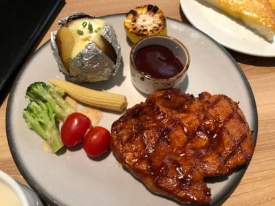 เสต็กหมูซอสบาร์บีคิว