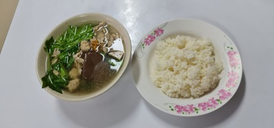 ต้มเลือดหมูกับข้าวเปล่า