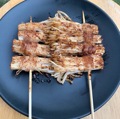 สามชั้นพันเห็ดเข็มทอง