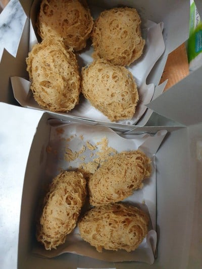 ร้านโดนัทนี้เค้าขายเผือกทอด สไตล์แบบติ่มซำช่วงเจขายไส้เจ เผือก ผัก ช่วงอื่นมีไส้