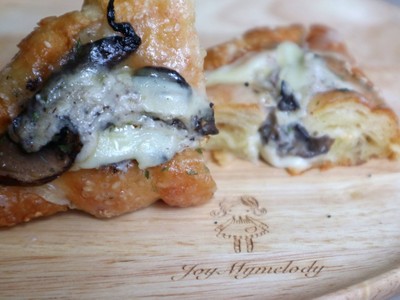 Champignon & Truffle Cheese Croissant