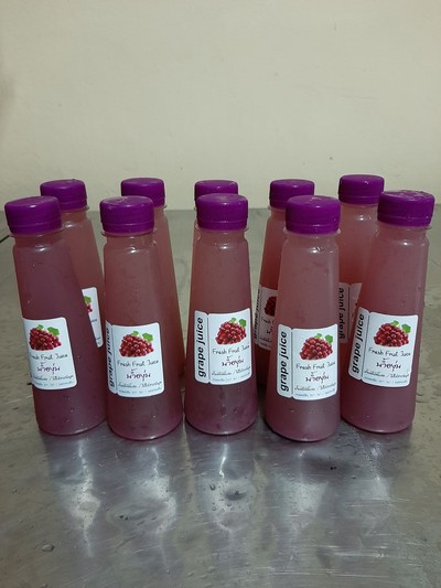 [โปรตบโต๊ะ]ซื้อ10ฟรี1ขวดเล็กน้ำองุ่นแท้100%(มีเนื้อ) 200ml