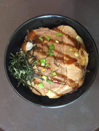 ข้าวหน้าหมูย่างชาชู