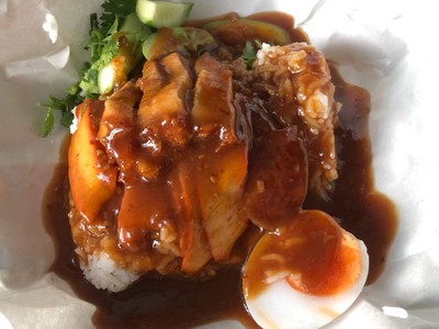 ข้าวหมูแดง หมูกรอบ ใส่ทุกอย่าง