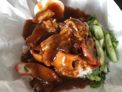 ข้าวหมูแดง หมูกรอบ ใส่ทุกอย่าง