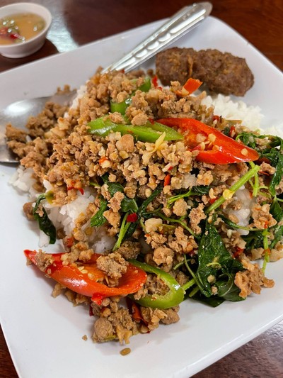 กระเพราหมูสับ