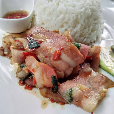 ข้าวกะเพราเบคอน