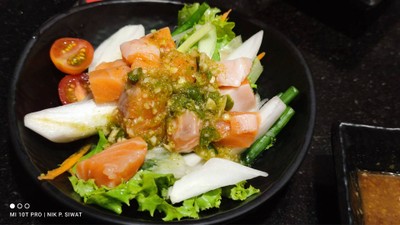 ยำสไปซี่แซลม่อน