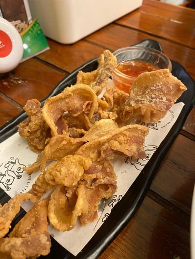 สามชั้นทอดน้ำปลา