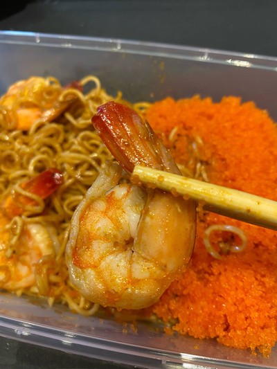 ผัดมาม่ากุ้งไข่กุ้งล้น