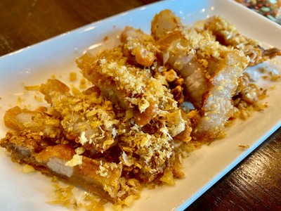 สามชั้นทอดกระเทียม